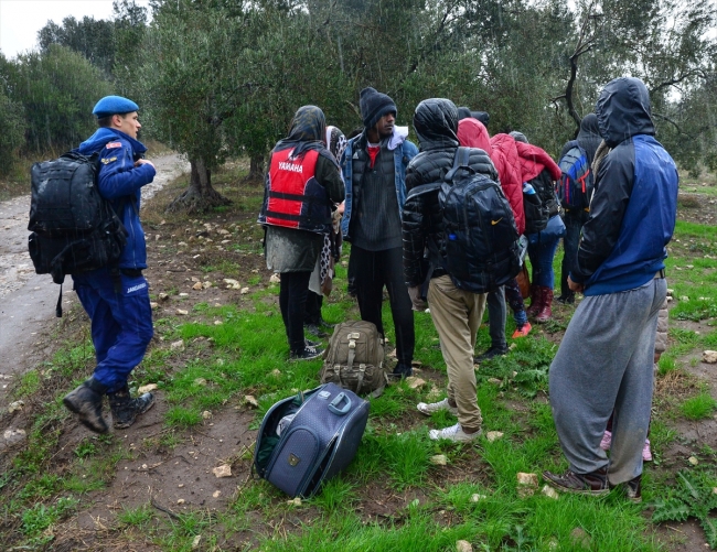 Düzensiz göçmenleri jandarma kurtardı